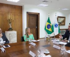 Tecpar assina acordo com empresa para ampliar produção da vacina antirrábica veterinária