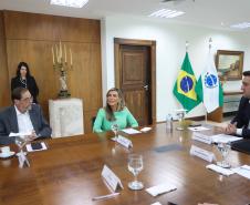 Tecpar assina acordo com empresa para ampliar produção da vacina antirrábica veterinária
