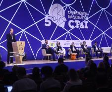 Paraná discute diretrizes para a ciência, tecnologia e inovação em conferência em Brasília