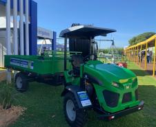 Trator elétrico desenvolvido na Unioeste promove tecnologia sustentável no campo