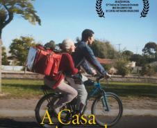 Com filme apoiado pelo Estado, cineasta do Paraná recebe prêmio em Gramado