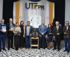 Representantes do Estado recebem homenagem por atuação no fomento científico