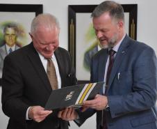 Representantes do Estado recebem homenagem por atuação no fomento científico