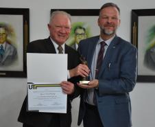 Representantes do Estado recebem homenagem por atuação no fomento científico