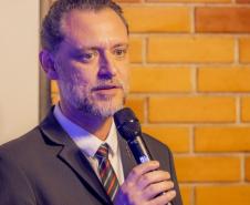 Reitor da Unioeste toma posse na presidência da Apiesp
