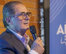 Reitor da Unioeste toma posse na presidência da Apiesp
