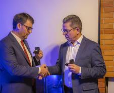 Reitor da Unioeste toma posse na presidência da Apiesp