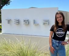 Ex-aluna da Unioeste é primeira mulher certificada pela Tesla no Brasil