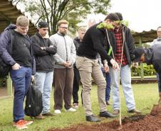 Comunidade acadêmica da Unioeste presta homenagens às vítimas do voo 2283