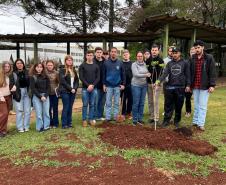 Comunidade acadêmica da Unioeste presta homenagens às vítimas do voo 2283