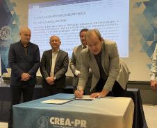Governo renova parceria com o Crea-PR para formação profissional e acadêmica