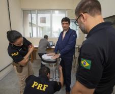 Tecpar desenvolve teste de segurança de coldre para licitação da PRF