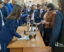 Rota da Inovação leva mais de 400 alunos da rede estadual para conhecer ambientes inovadores