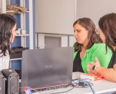 Inédito: aluna com deficiência visual faz prova de proficiência em língua estrangeira na UEPG