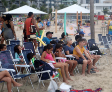 Cinema na Praia garante diversão e educação ambiental a crianças no Verão Maior Paraná