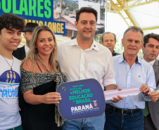 Em parceria com deputados, Governo começa entrega de 209 ônibus para a educação
