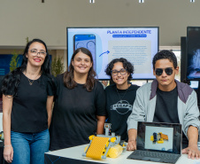 Clubes de ciências: alunos de colégios estaduais apresentam projetos a adultos na Fiep
