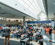 Clubes de ciências: alunos de colégios estaduais apresentam projetos a adultos na Fiep