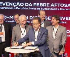 Paraná terá banco de antígenos e vacinas contra febre aftosa para atender todo o País