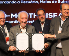 Paraná terá banco de antígenos e vacinas contra febre aftosa para atender todo o País