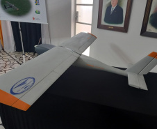 Pesquisa do Paraná desenvolve avião agrícola de pulverização não tripulado
