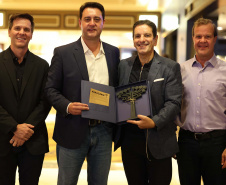Ratinho Junior se reúne com presidente do Google Cloud para América para expandir parceria com Paraná