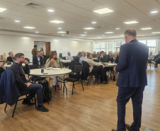 Fundação Araucária apresenta a instituto francês pesquisas da madeira na construção civil