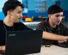 Travessia para o futuro: Talento Tech impulsiona carreira de jovens da Ilha das Peças