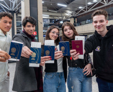 Alunos paranaenses embarcam para Portugal para participar de programa de líderes em inovação