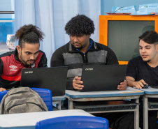 Travessia para o futuro: Talento Tech impulsiona carreira de jovens da Ilha das Peças