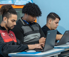 Travessia para o futuro: Talento Tech impulsiona carreira de jovens da Ilha das Peças