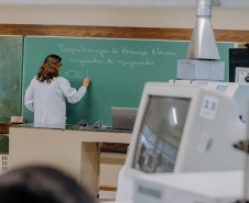 PDE 2025-27 vai capacitar 1.533 professores; participantes subirão ao Nível 3 da carreira