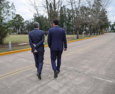 Ratinho Junior visita cooperativa e Centro de Inovação na Argentina