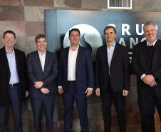 Ratinho Junior visita cooperativa e Centro de Inovação na Argentina