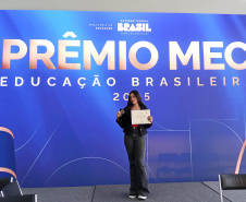 Professor de Artes Cênicas da UEM conquista o Prêmio Jabuti Acadêmico
