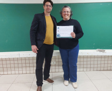 Primeiro título de mestre a aluna surda coroa esforço de inclusão na Unespar