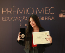 Professor de Artes Cênicas da UEM conquista o Prêmio Jabuti Acadêmico
