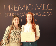 Professor de Artes Cênicas da UEM conquista o Prêmio Jabuti Acadêmico