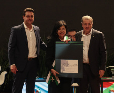 Pesquisadora Mariangela Hungria recebe a Ordem do Pinheiro, maior comenda do Paraná