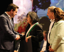 Pesquisadora Mariangela Hungria recebe a Ordem do Pinheiro, maior comenda do Paraná