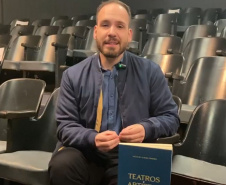 Professor de Artes Cênicas da UEM conquista o Prêmio Jabuti Acadêmico