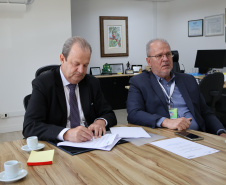 Governo firma parceria internacional para ofertar cursos de qualificação em 19 áreas