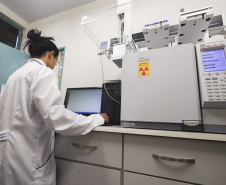 Laboratório da UEM realiza detecção de níveis de metanol em bebidas