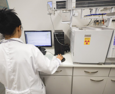 Laboratório da UEM realiza detecção de níveis de metanol em bebidas