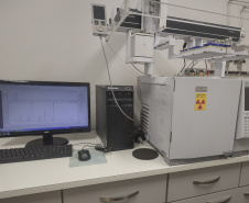 Laboratório da UEM realiza detecção de níveis de metanol em bebidas