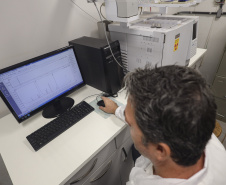 Laboratório da UEM realiza detecção de níveis de metanol em bebidas
