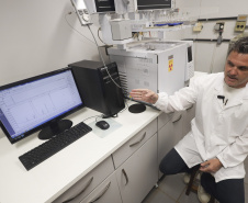 Laboratório da UEM realiza detecção de níveis de metanol em bebidas