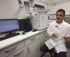 Laboratório da UEM realiza detecção de níveis de metanol em bebidas
