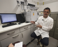 Laboratório da UEM realiza detecção de níveis de metanol em bebidas