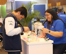 Com laboratório simulado, Tecpar apresenta trabalho a visitantes no Paraná Faz Ciência